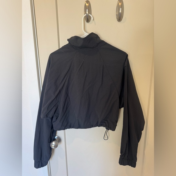 ALO Yoga Black Pullover Jacket - Picture 3 of 4